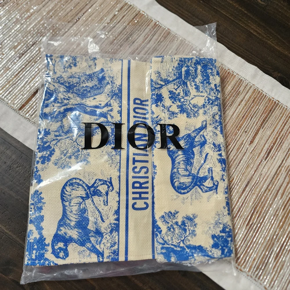 Christian Dior Straw Tote, New - Picture 4 of 9